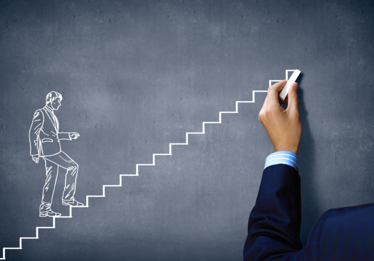 Homme qui gravit un escalier - symbole de progression